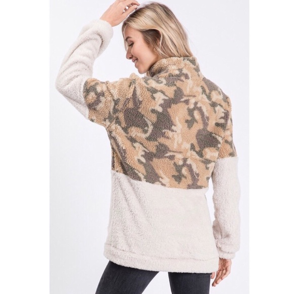 Camouflage Print Sherpa pullover hoodie - Picture 6 of 6